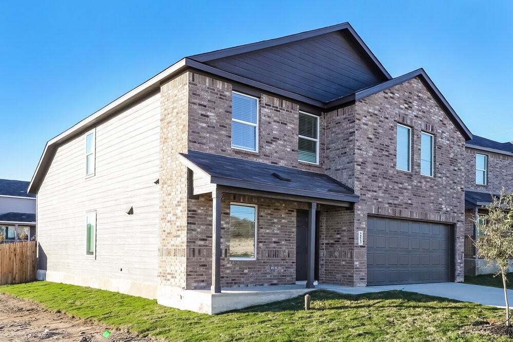 253 Amy Aly - Photo 4 of 17