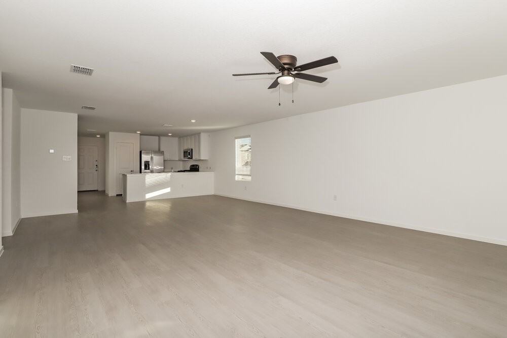 253 Amy Aly - Photo 5 of 17