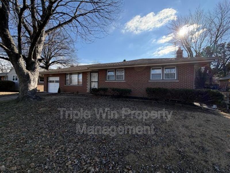 2408 Caverhill Dr - Photo 2 of 38