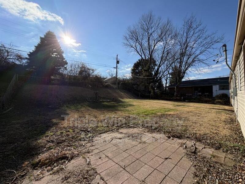 2408 Caverhill Dr - Photo 4 of 38