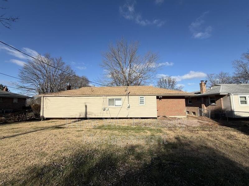 2408 Caverhill Dr - Photo 6 of 38