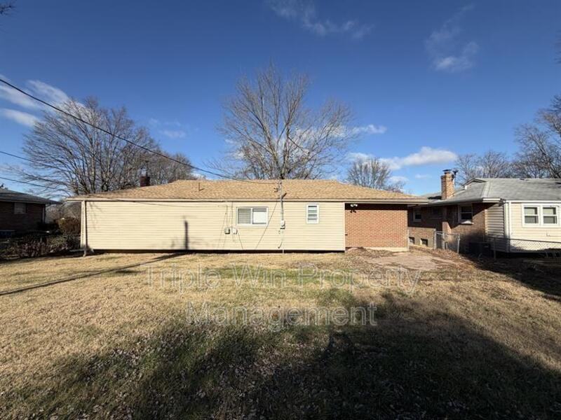 2408 Caverhill Dr - Photo 7 of 38