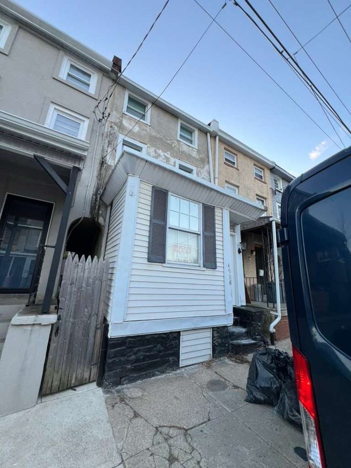 4938 Sheldon St - Photo 6 of 8