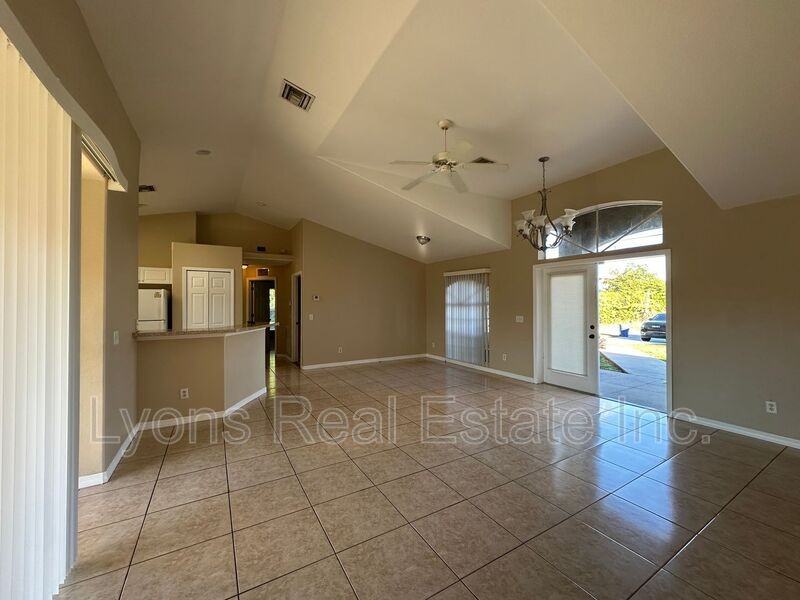 3015 40th St Sw - Photo 2 of 24