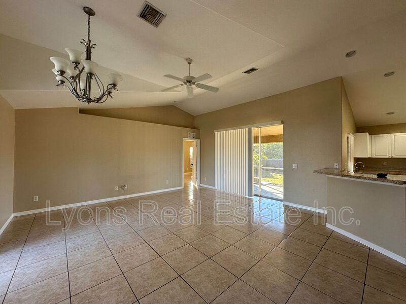 3015 40th St Sw - Photo 3 of 24