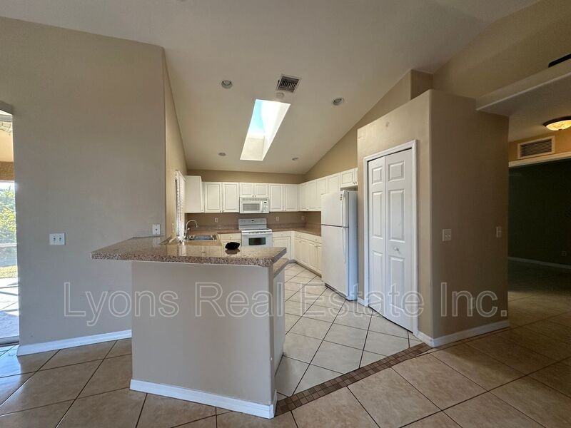 3015 40th St Sw - Photo 4 of 24