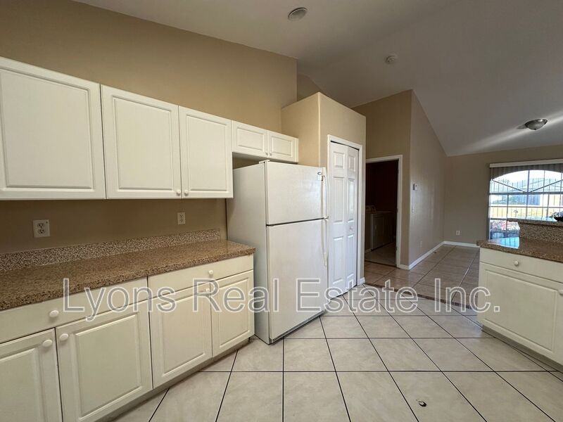 3015 40th St Sw - Photo 6 of 24