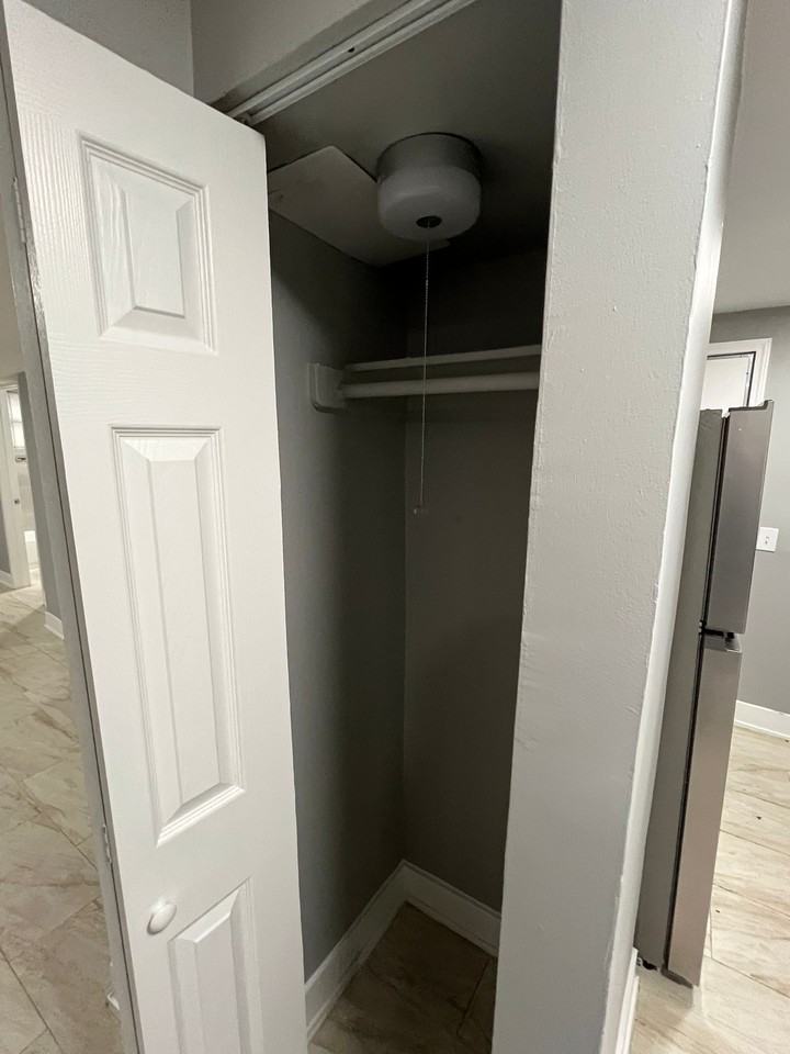 821 East 46th Street - Photo 5 of 10