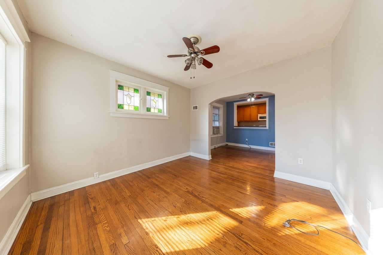 2009 Maury Ave - Photo 2 of 28