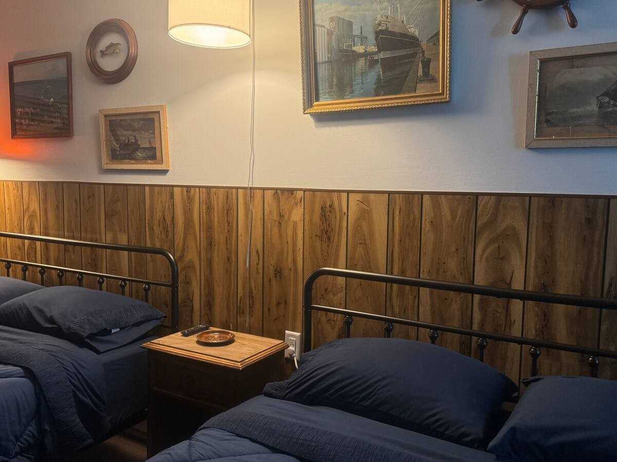 1007 South Division Avenue - Photo 3 of 10