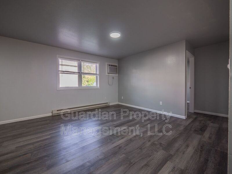 1104 N Walnut St #F - Photo 7 of 18