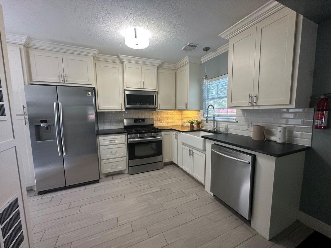 4924 Polk St - Photo 3 of 7