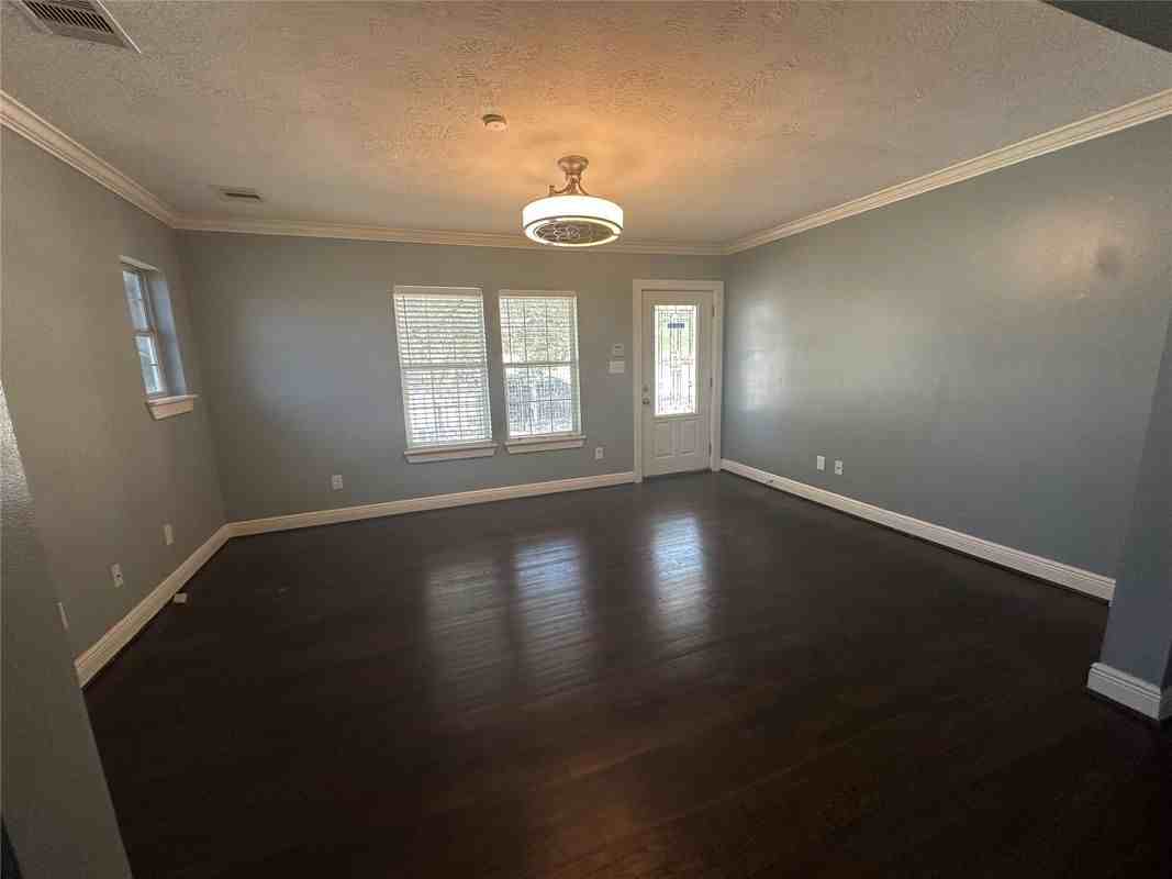 4924 Polk St - Photo 5 of 7