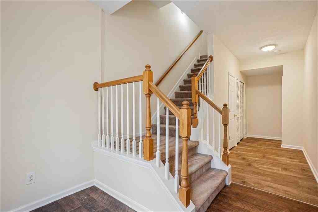 529 Lantern Wood Dr - Photo 4 of 27