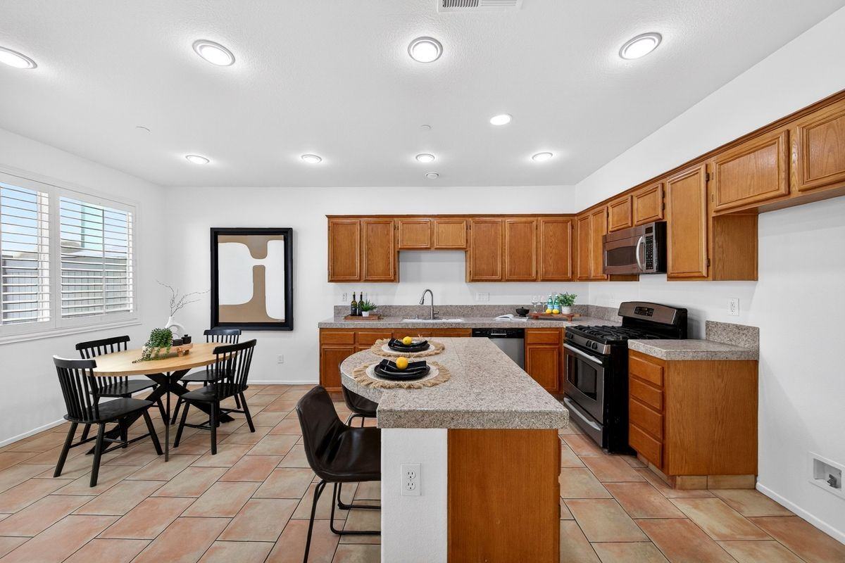 11515 Bridgecourt Dr - Photo 6 of 41