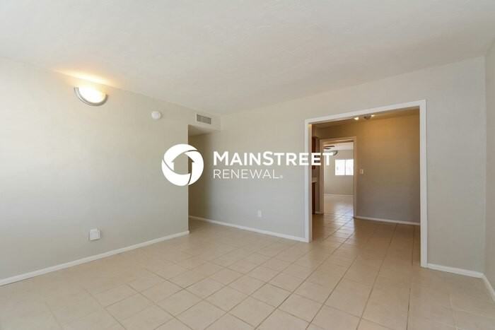 4649 E 14th St - Photo 4 of 16