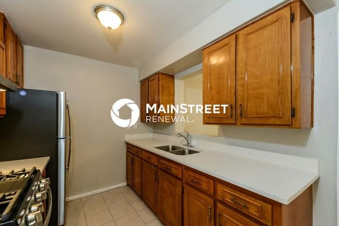 4649 E 14th St - Photo 5 of 16