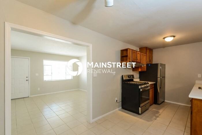 4649 E 14th St - Photo 6 of 16