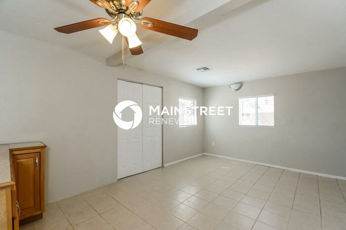 4649 E 14th St - Photo 7 of 16