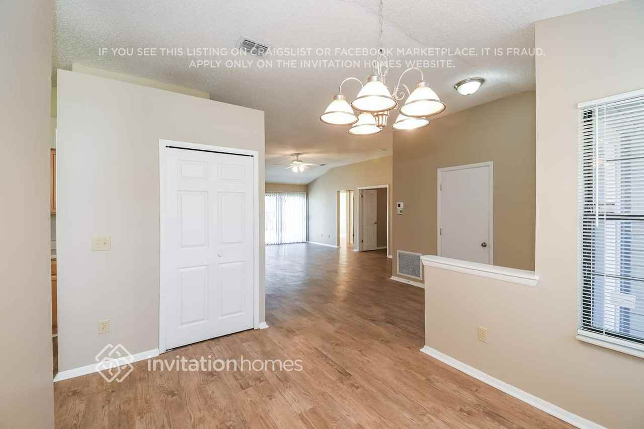 8005 Weather Vane Dr - Photo 7 of 17