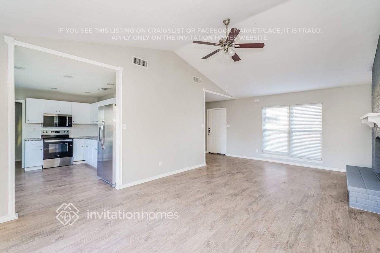 4732 Scots Briar Ln - Photo 3 of 17