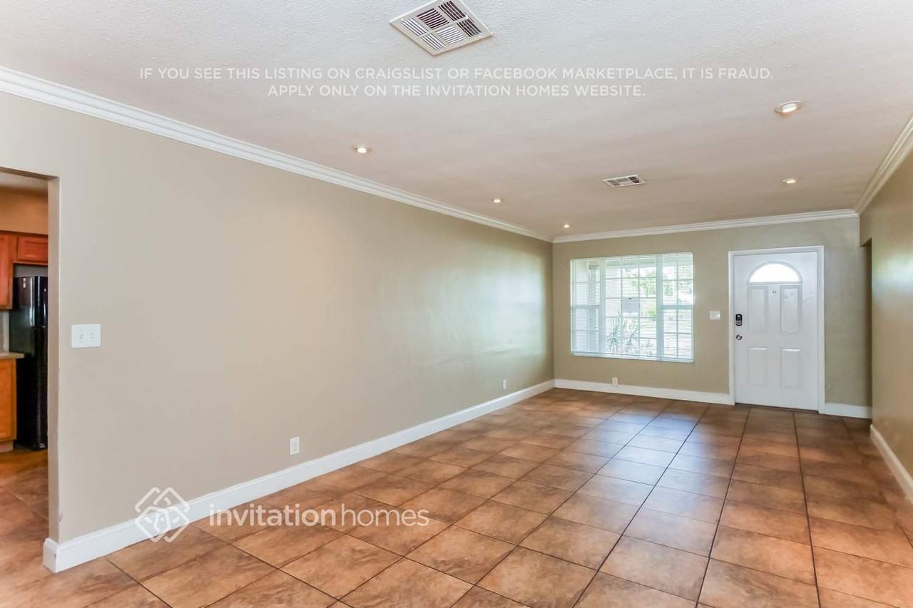 5430 Sw 21st St - Photo 3 of 17