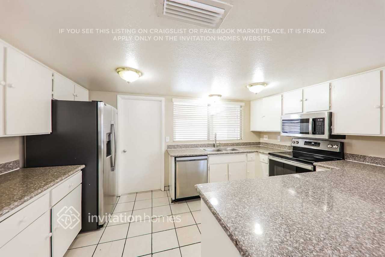 5256 W Cholla St - Photo 6 of 17