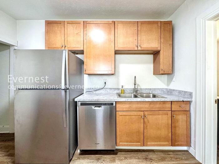 4902 Meade St - Photo 3 of 19