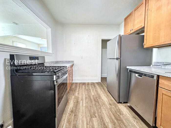 4902 Meade St - Photo 5 of 19