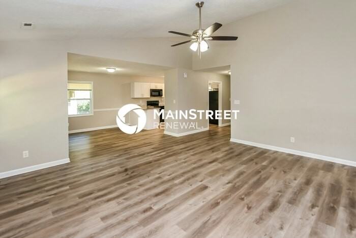 6145 Loch Arbor Ln - Photo 5 of 16