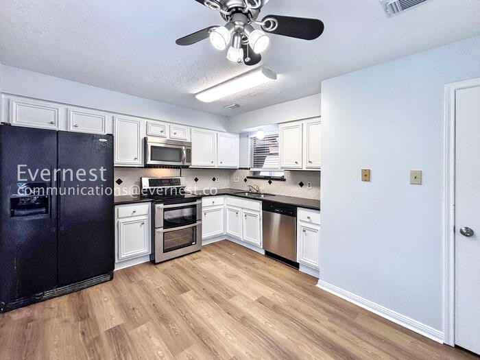 8534 Dawnridge Dr - Photo 3 of 27