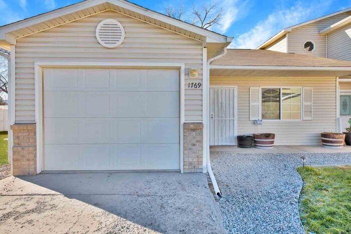 1769 Christopher Way - Photo 7 of 24