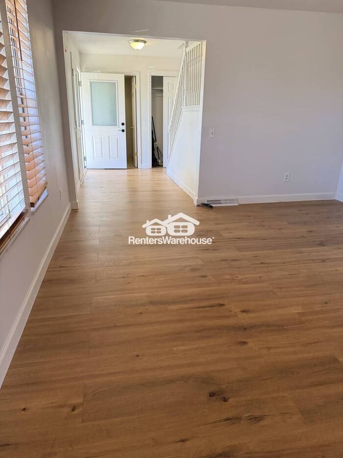 6824 S Willow St - Photo 3 of 42