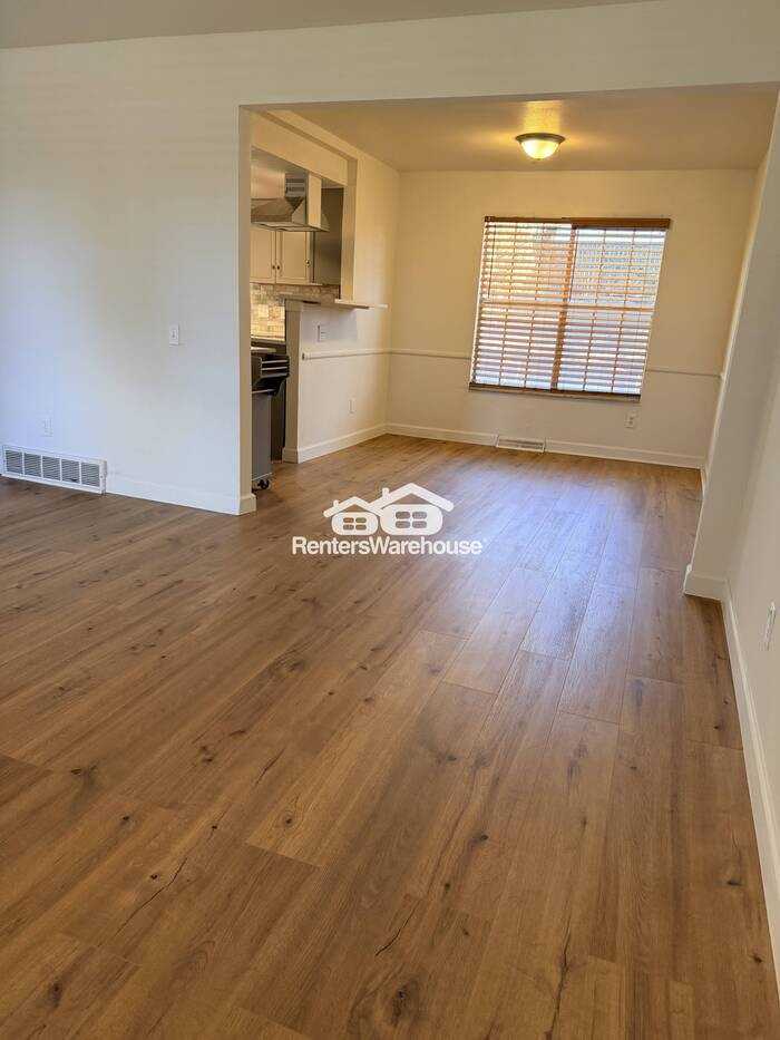 6824 S Willow St - Photo 4 of 42