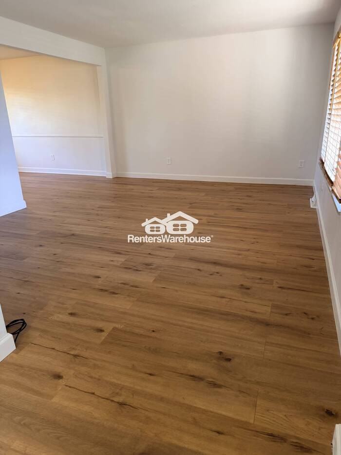 6824 S Willow St - Photo 5 of 42