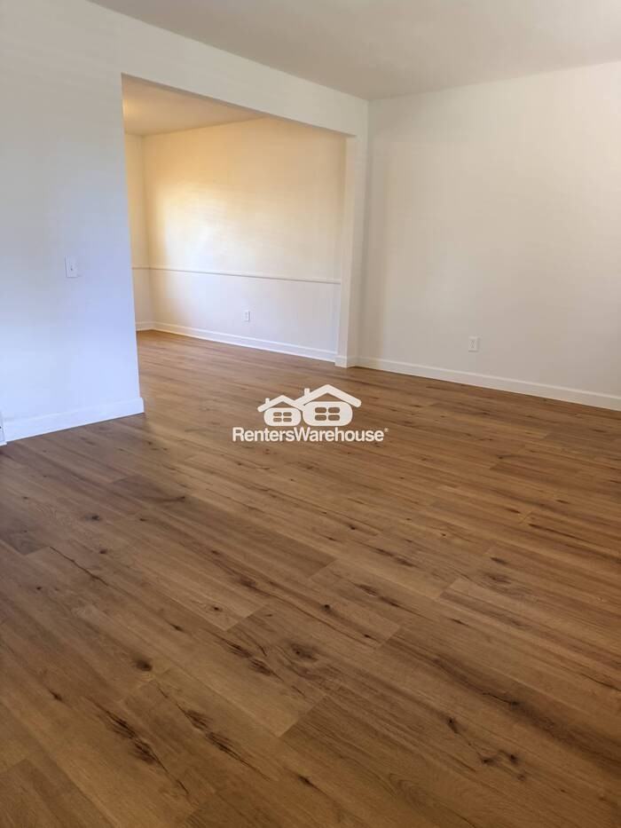 6824 S Willow St - Photo 6 of 42