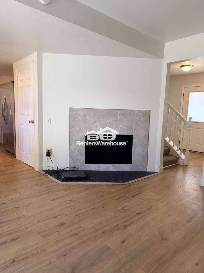 6824 S Willow St - Photo 7 of 42