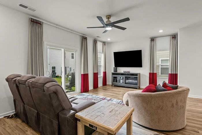 7061 Bentz St - Photo 4 of 27