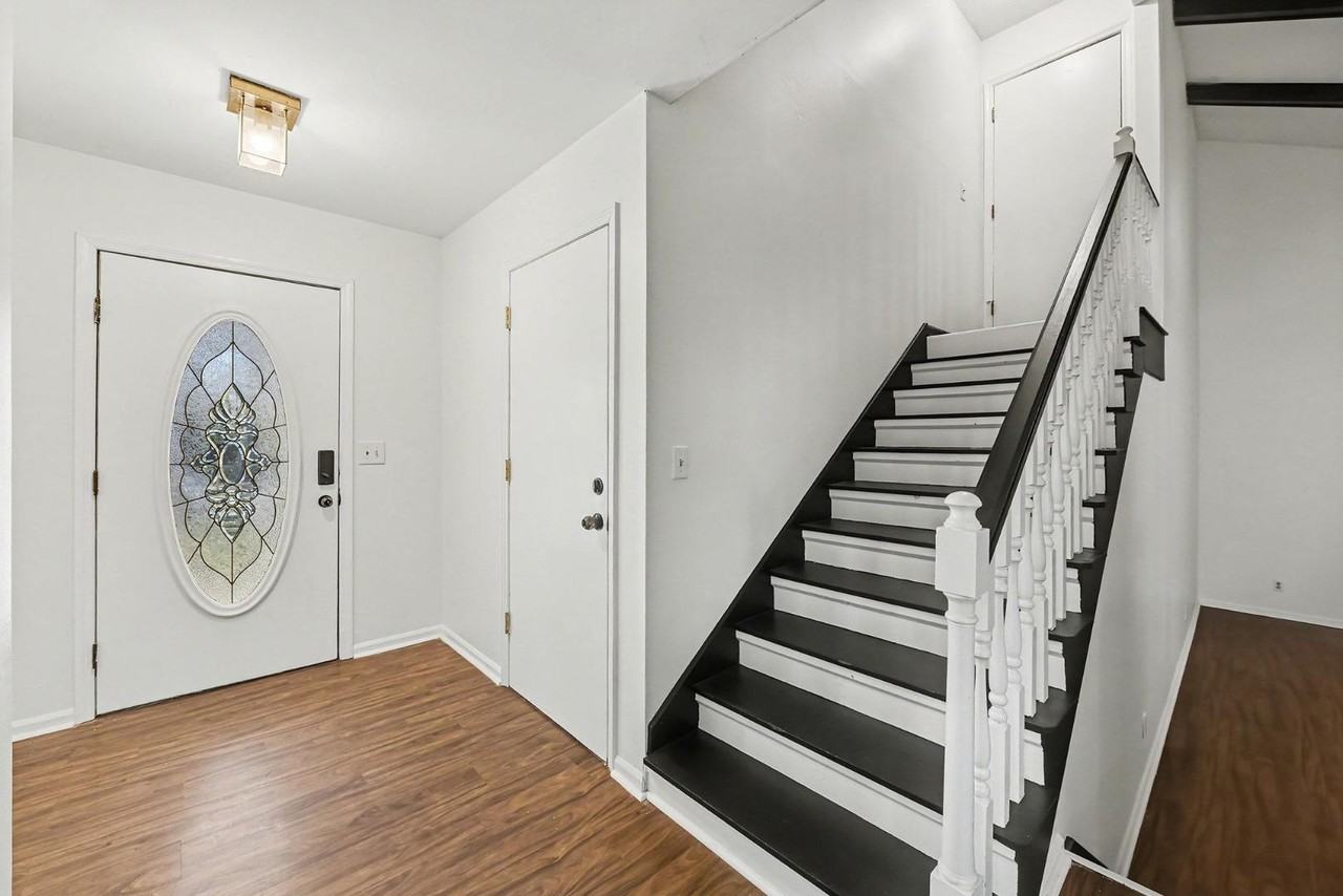 108 Laurels Curv - Photo 4 of 11