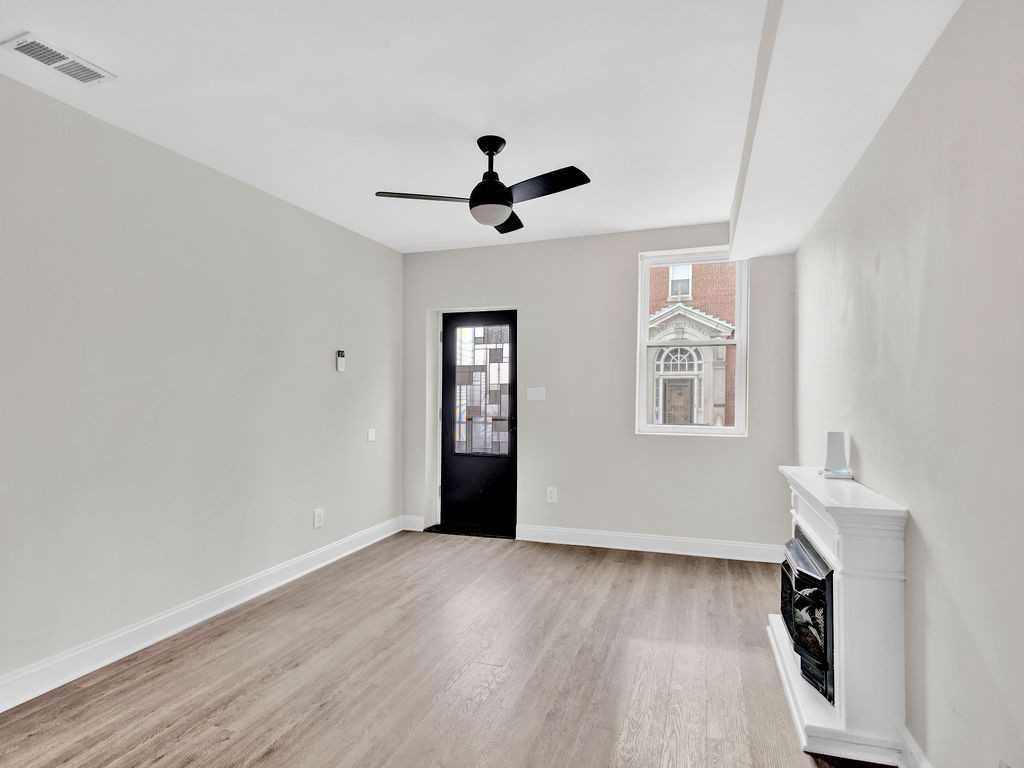 1214 E Eager St #1214 - Photo 4 of 28