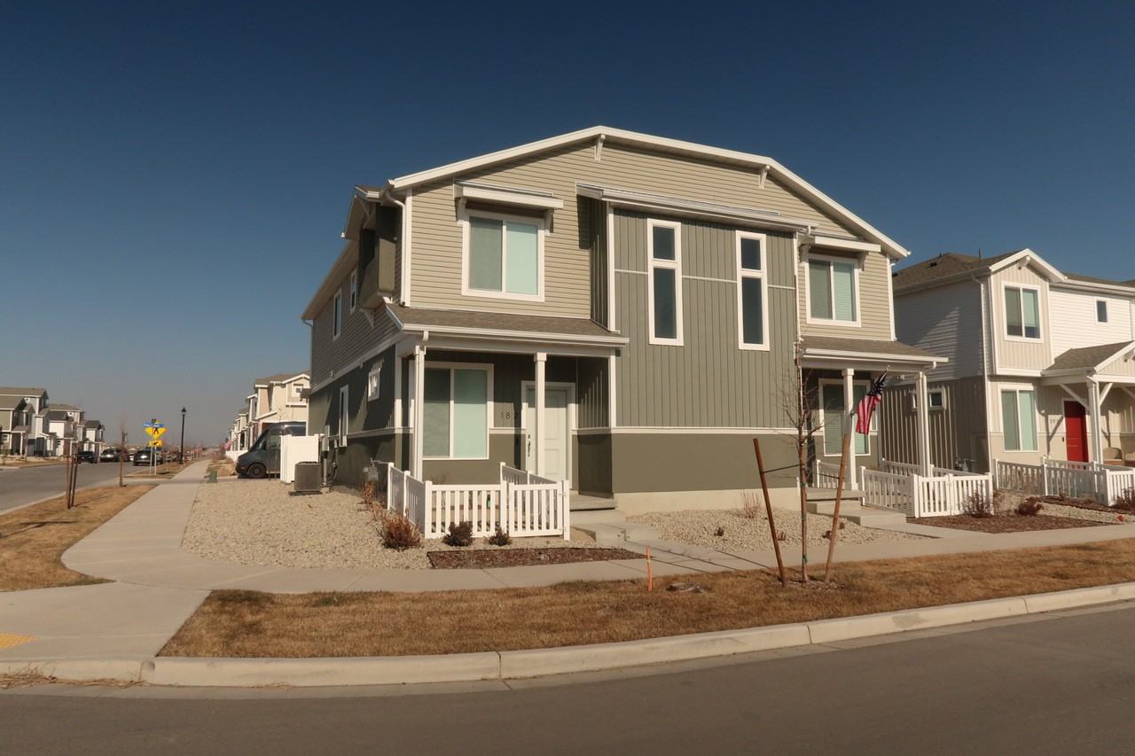 182 E Arcade Dr #182 - Photo 3 of 6