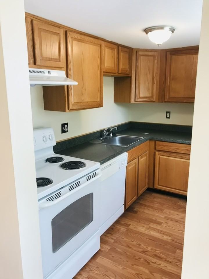 320 Roanoke Dr Se - Photo 4 of 13