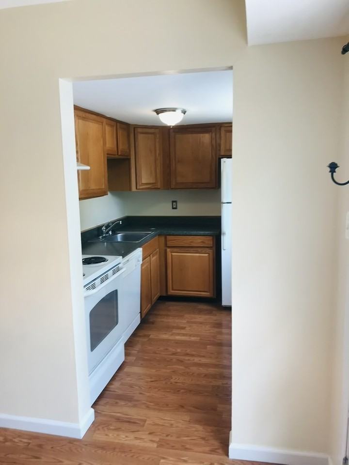 320 Roanoke Dr Se - Photo 5 of 13