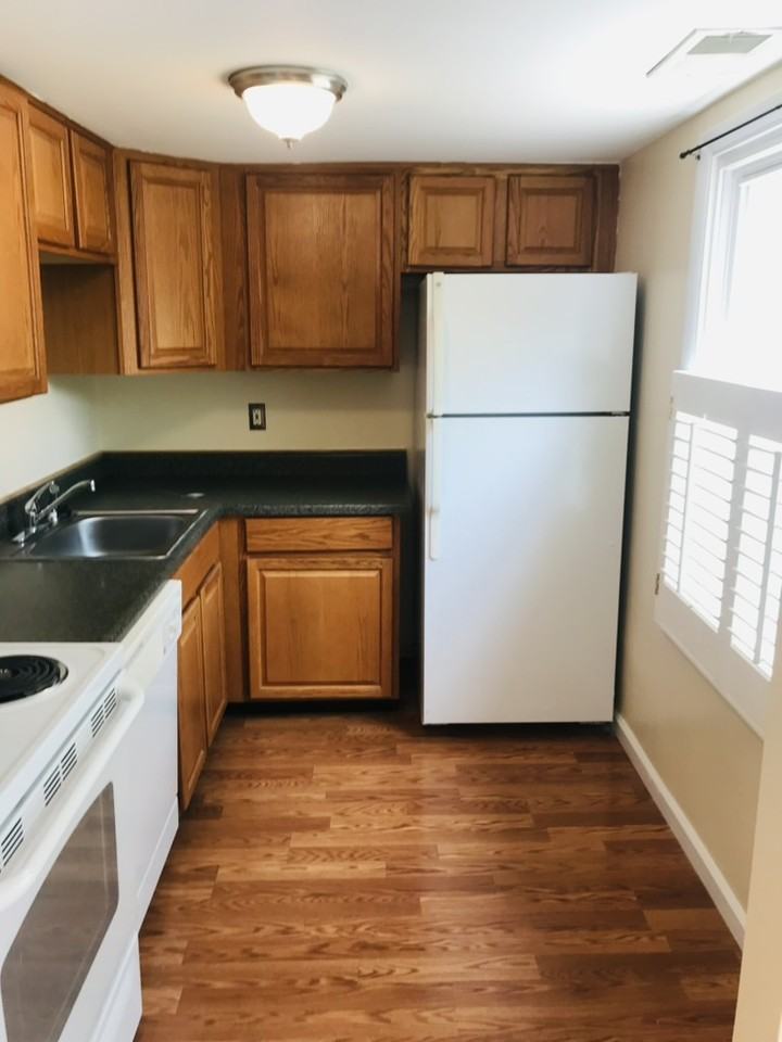 320 Roanoke Dr Se - Photo 6 of 13