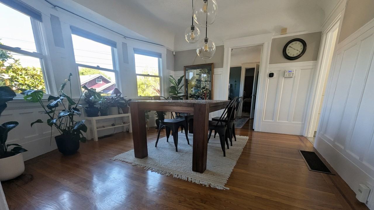 3057 Lynde St #NA - Photo 3 of 5