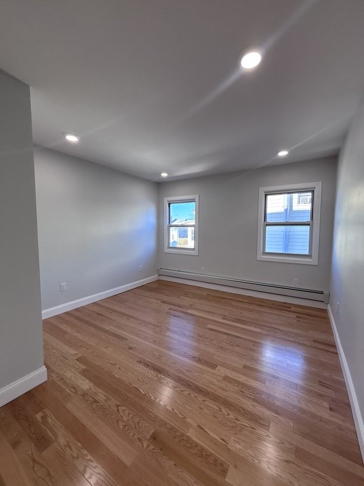 550 E 25th St #2 - Photo 4 of 9