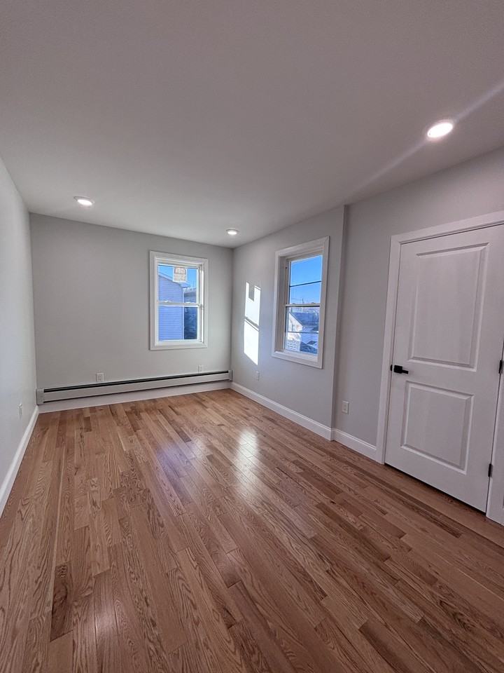 550 E 25th St #2 - Photo 5 of 9