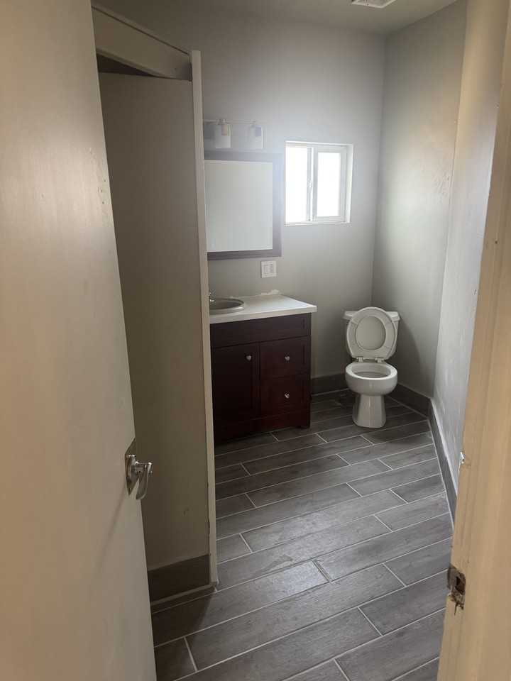 221 11th St #NA - Photo 6 of 11