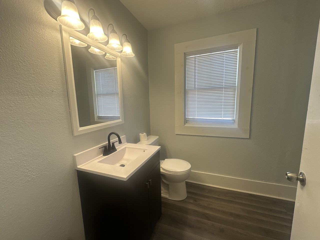 2266 1/2 Warren St #2UPPER - Photo 4 of 10