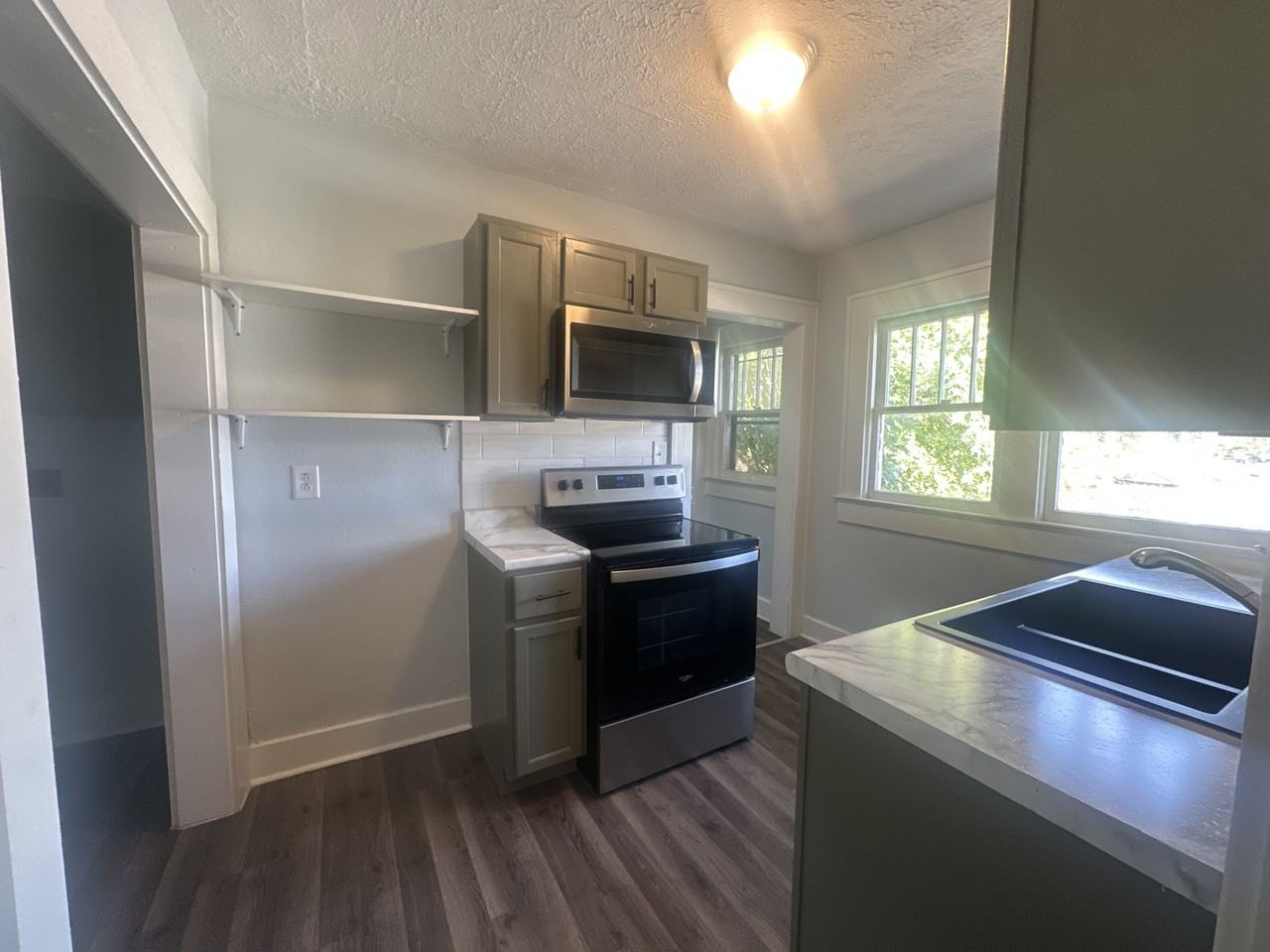 2266 1/2 Warren St #2UPPER - Photo 6 of 10